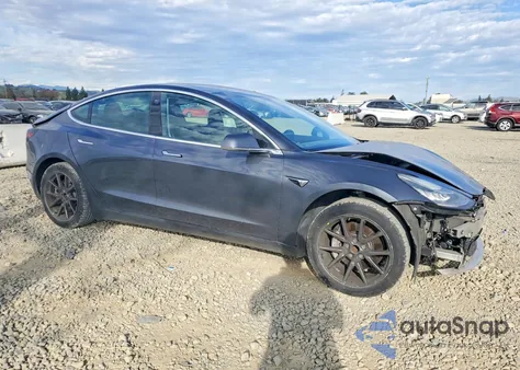 2019 Tesla Model 3 z USA, uszkodzony, nr VIN 5YJ3E1EAXKF400142